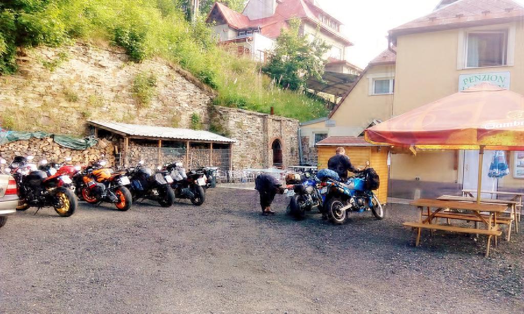 Penzion U Stoly ヤーヒモフ エクステリア 写真